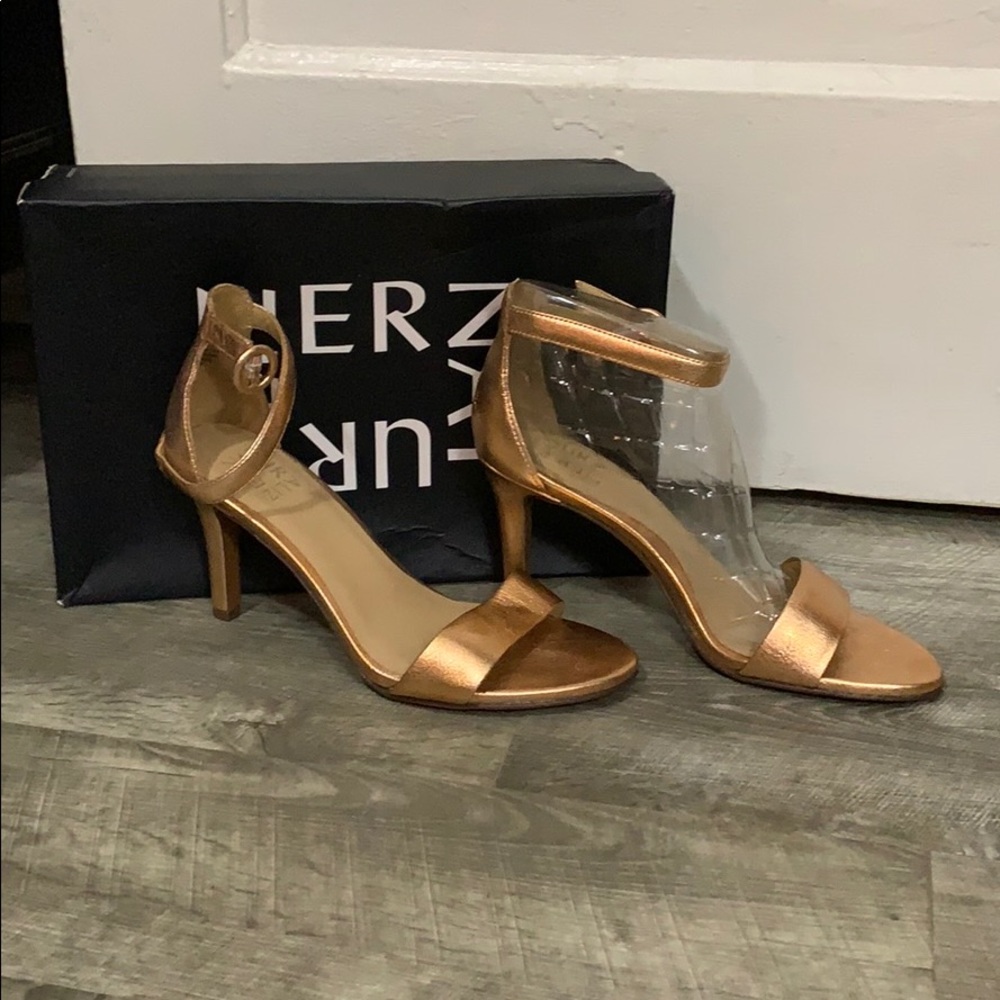Naturalizer copper colored heels